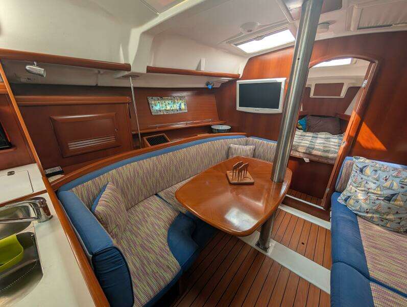Sea Mistress IV 37ft Beneteau Yacht For Sale