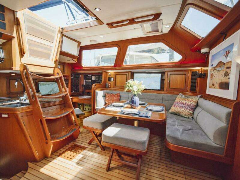 Saloon, Port