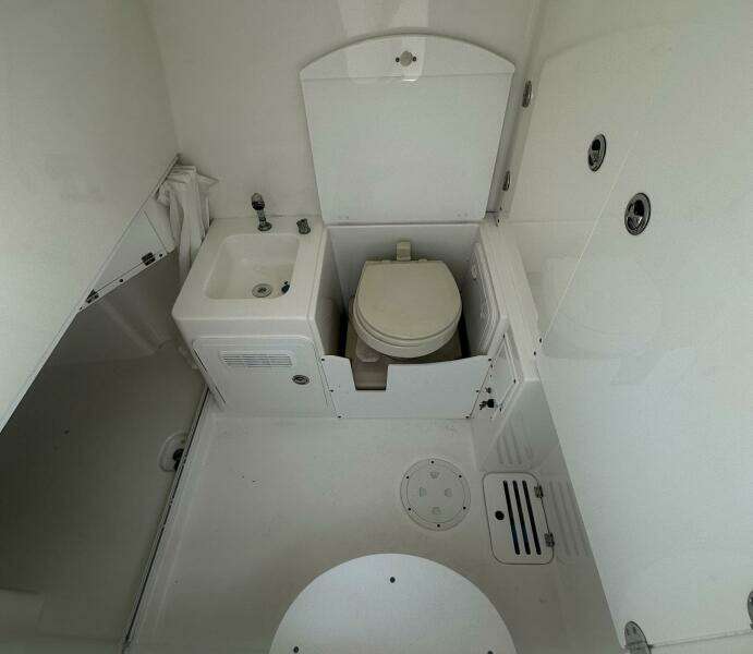 Pebbles 35ft Everglades Yacht For Sale