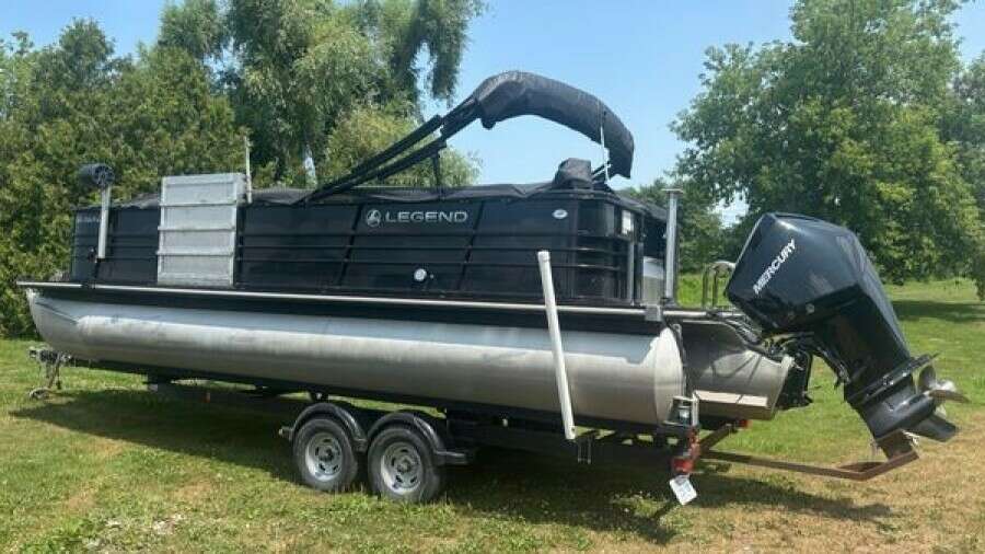 25ft Legend Yacht For Sale