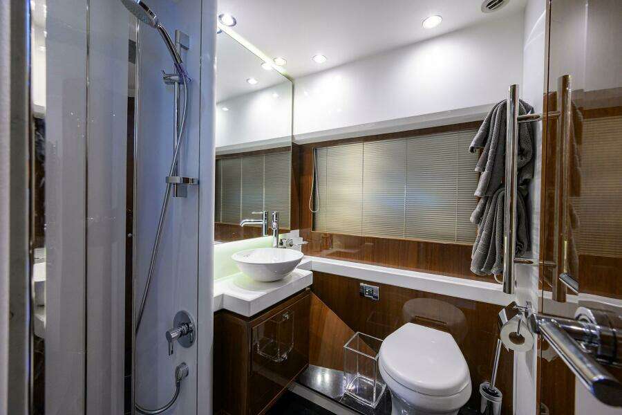 TIGHT SQUEEZE 64ft Princess Yacht For Sale