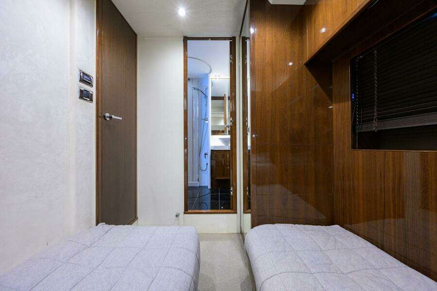 TIGHT SQUEEZE 64ft Princess Yacht For Sale