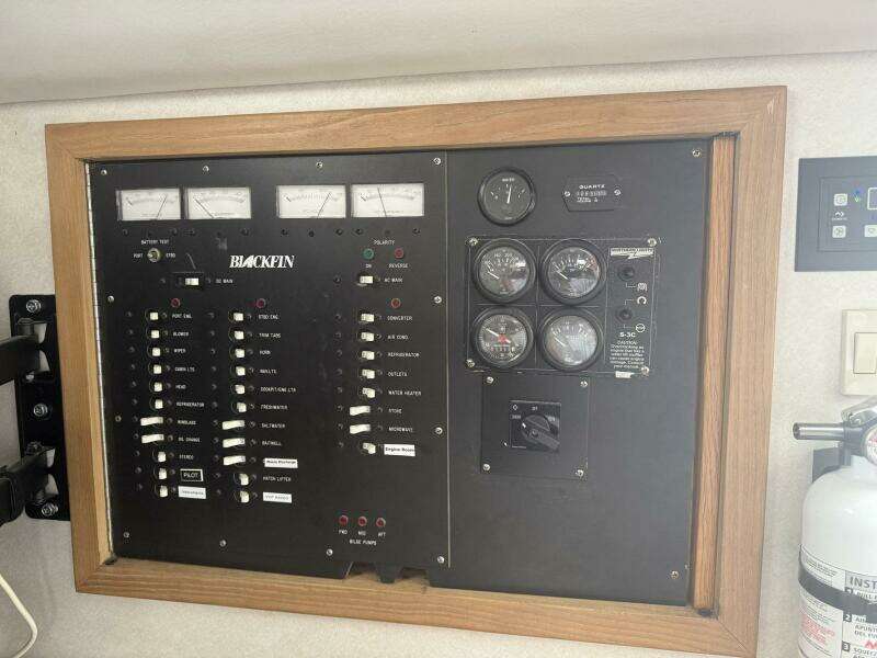 Sully II 33ft Blackfin Yacht For Sale