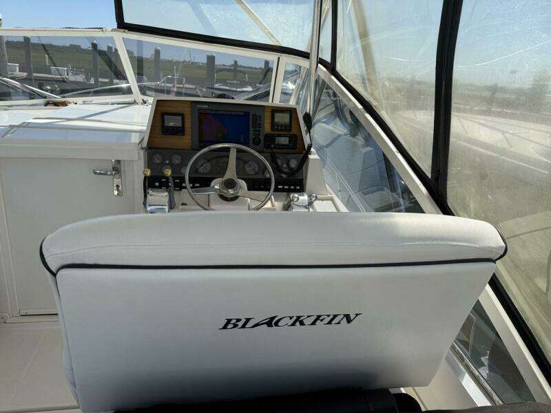 Sully II 33ft Blackfin Yacht For Sale