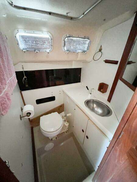 TIGER LILY 34ft CAL Yacht For Sale