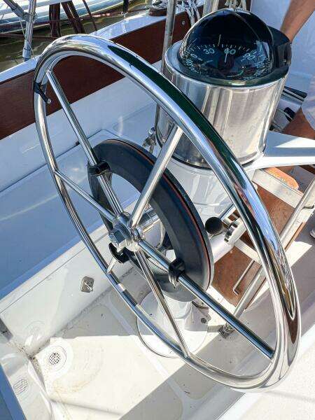 TIGER LILY 34ft CAL Yacht For Sale