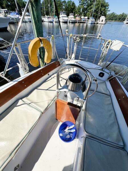 TIGER LILY 34ft CAL Yacht For Sale