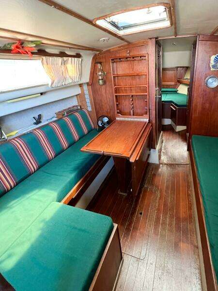 TIGER LILY 34ft CAL Yacht For Sale