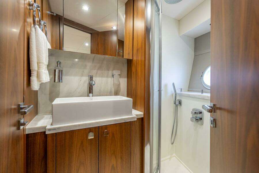 MIDNIGHT OIL 57ft Sunseeker Yacht For Sale