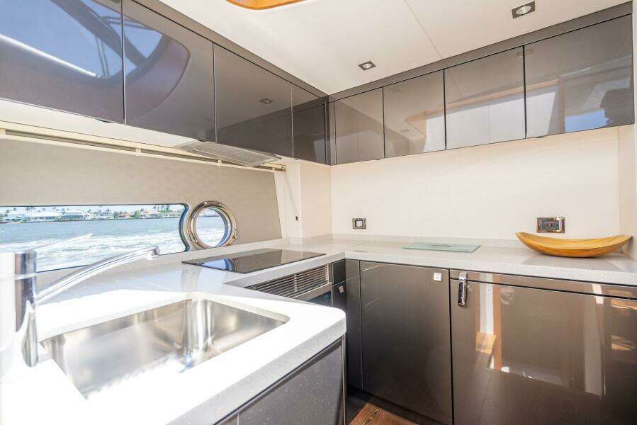 MIDNIGHT OIL 57ft Sunseeker Yacht For Sale
