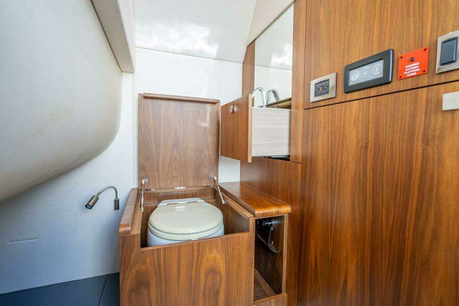 MIDNIGHT OIL 57ft Sunseeker Yacht For Sale