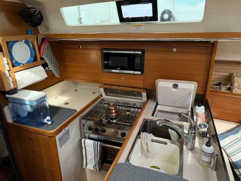 Picture Perfect 43ft Catalina Yacht For Sale