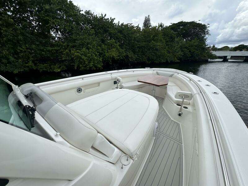 37ft Boston Whaler Yacht For Sale