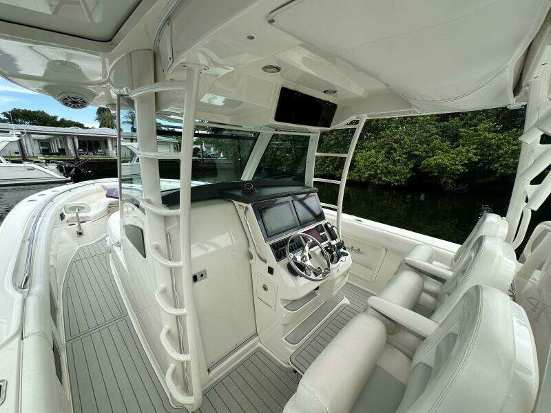 37ft Boston Whaler Yacht For Sale