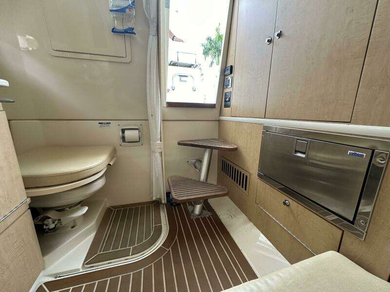 37ft Boston Whaler Yacht For Sale
