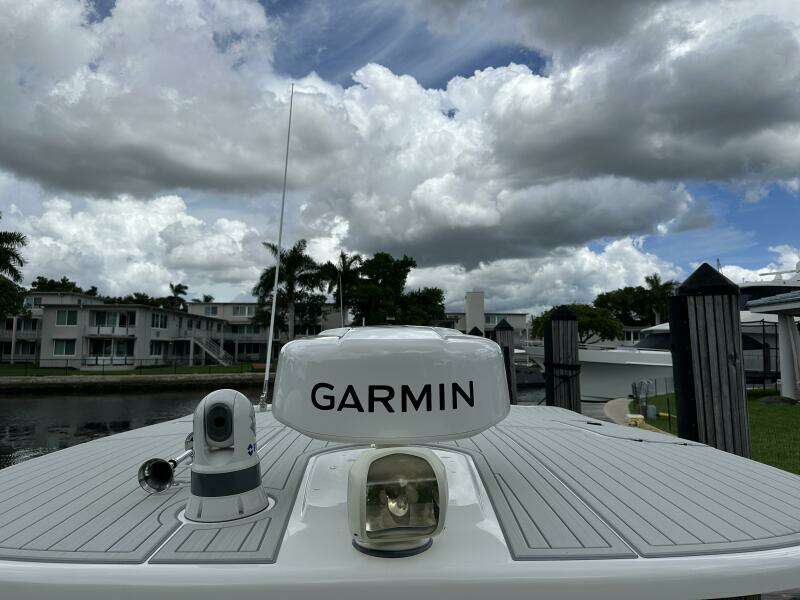 37ft Boston Whaler Yacht For Sale