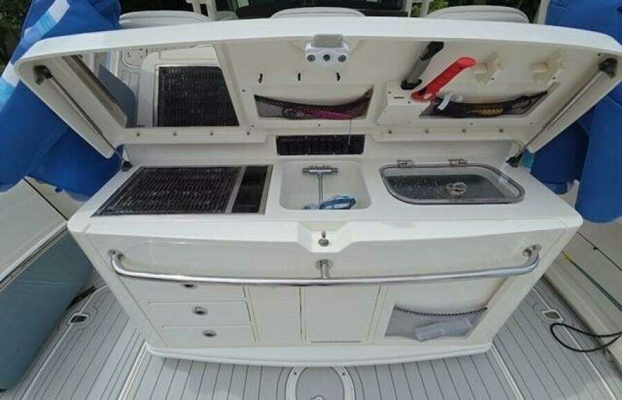 37ft Boston Whaler Yacht For Sale