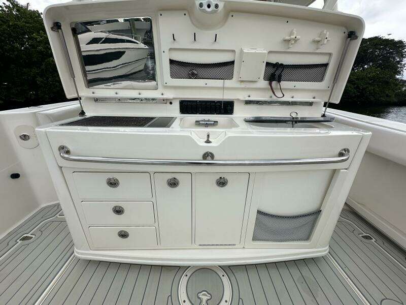 37ft Boston Whaler Yacht For Sale