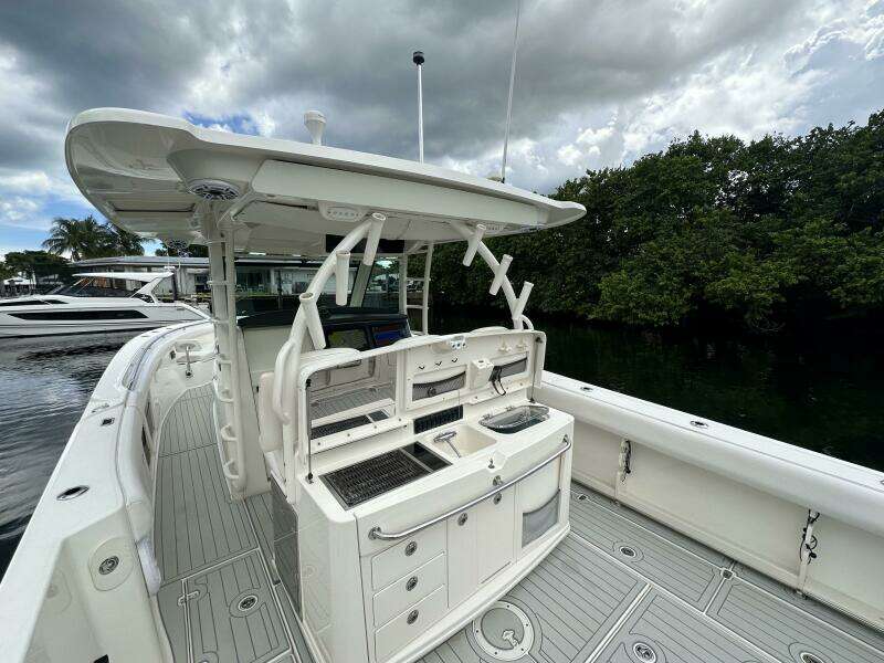 37ft Boston Whaler Yacht For Sale