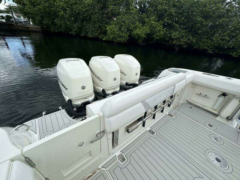 37ft Boston Whaler Yacht For Sale