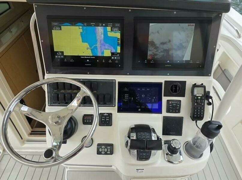 37ft Boston Whaler Yacht For Sale