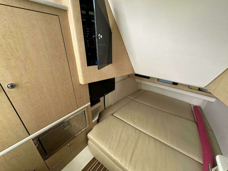 37ft Boston Whaler Yacht For Sale