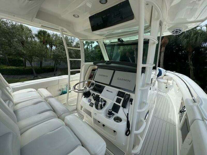 37ft Boston Whaler Yacht For Sale