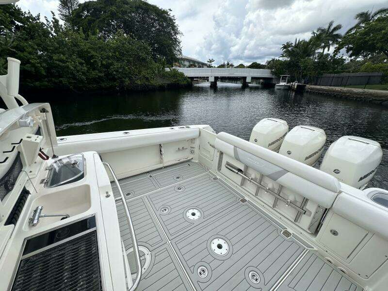 37ft Boston Whaler Yacht For Sale