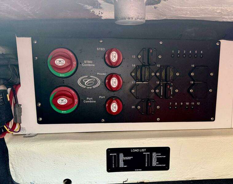 Drama Free 30ft Cobalt Yacht For Sale