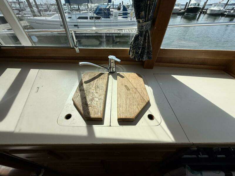 42ft Grand Banks Yacht For Sale