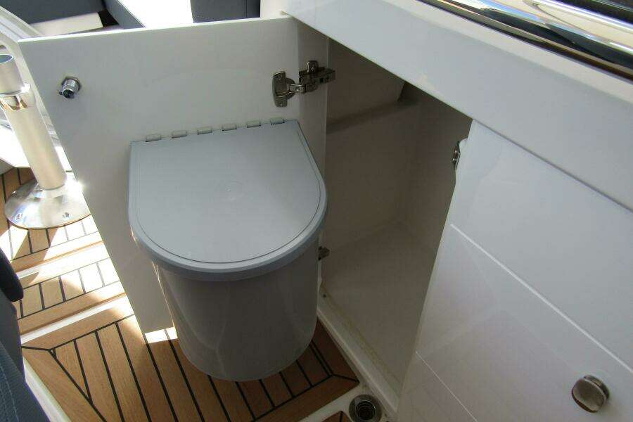 30ft Nimbus Yacht For Sale