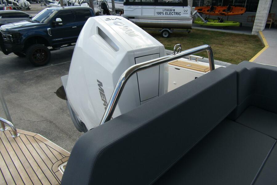 30' 2025 Nimbus Weekender 9