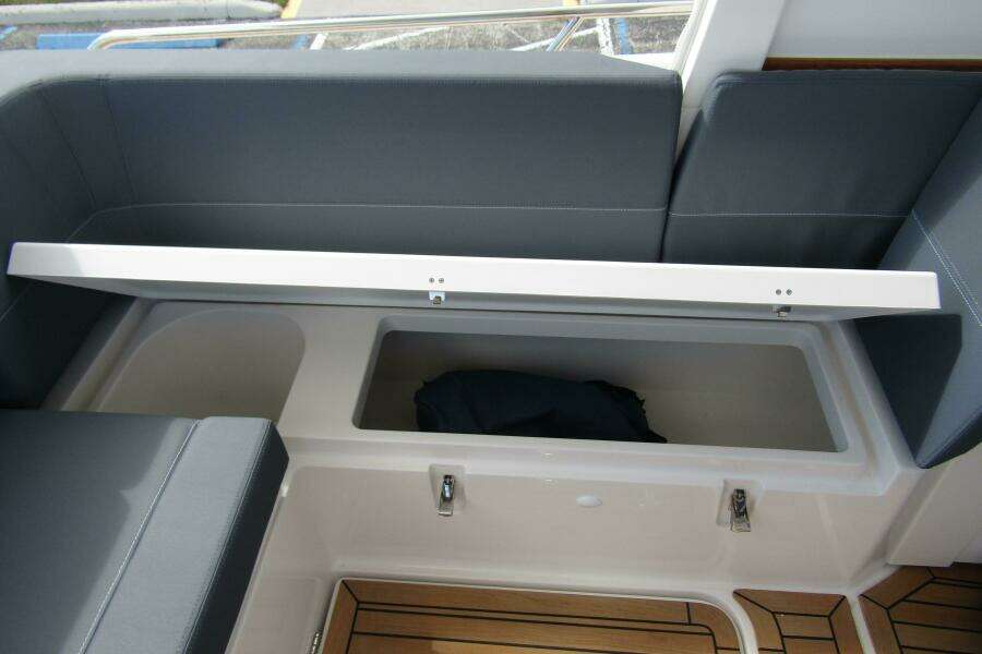 30ft Nimbus Yacht For Sale