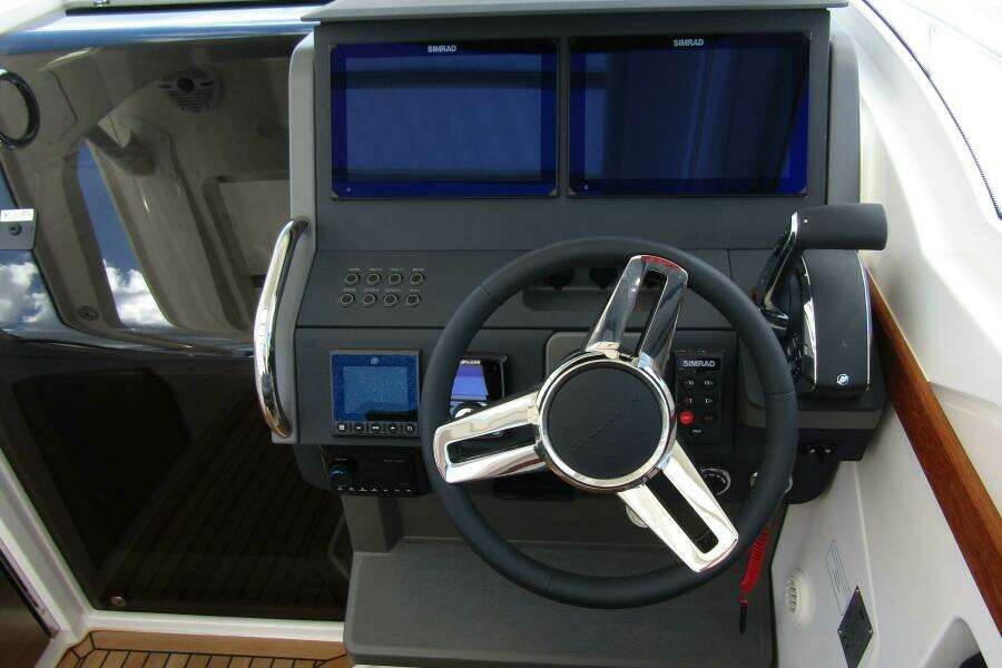 30ft Nimbus Yacht For Sale