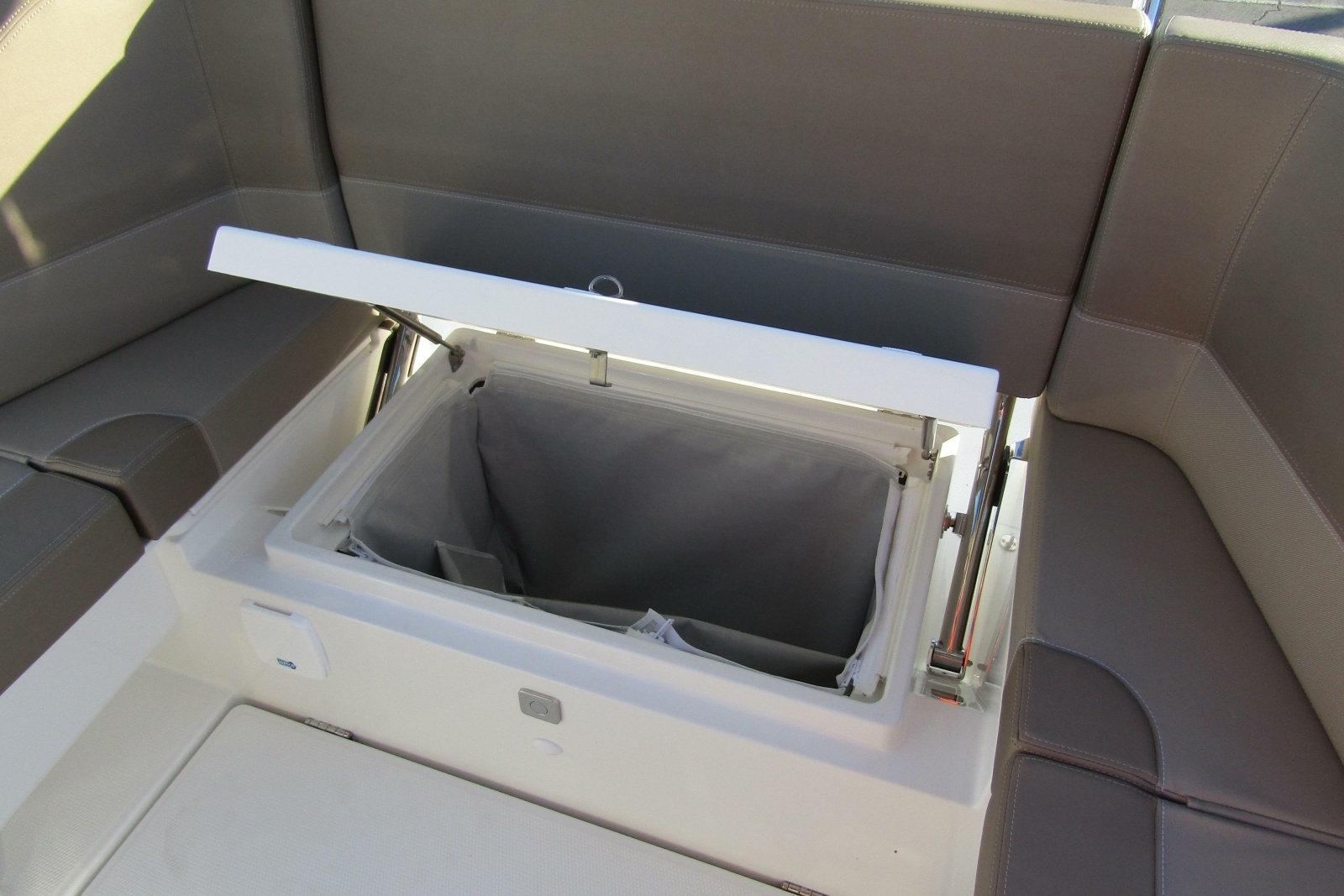 2025 Nimbus Tender 9