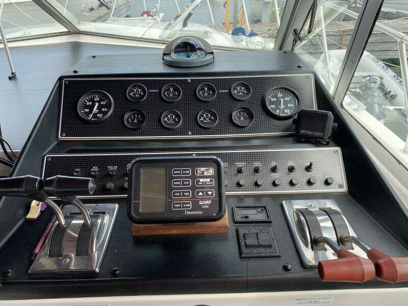 Nice n Naughty 33ft Chris Craft Yacht For Sale