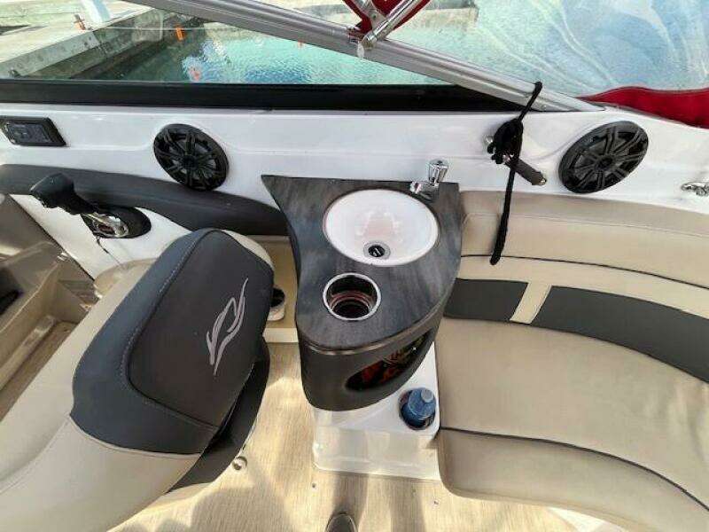 26ft Rinker Yacht For Sale