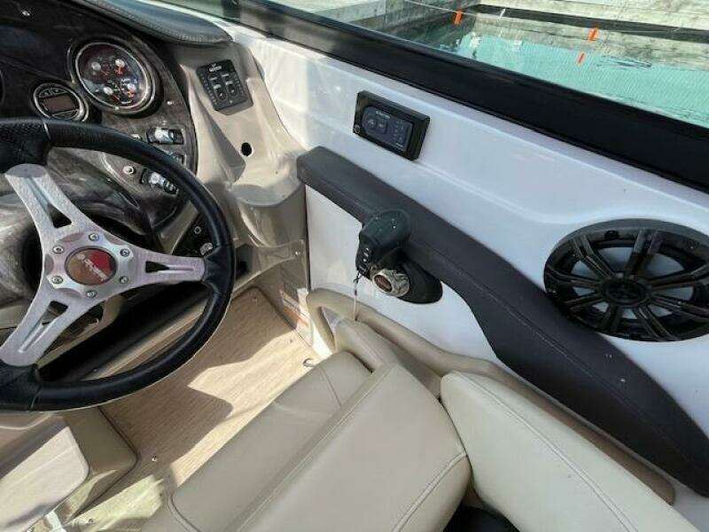 26ft Rinker Yacht For Sale