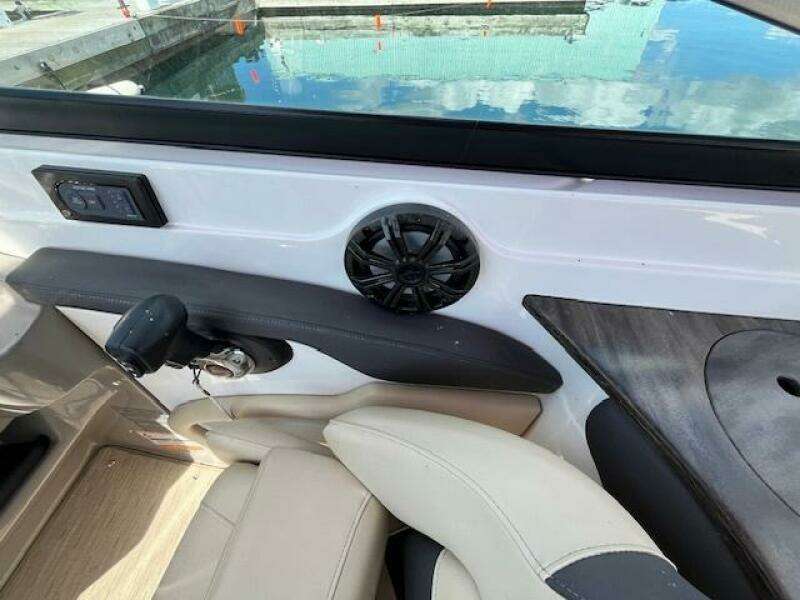 26ft Rinker Yacht For Sale