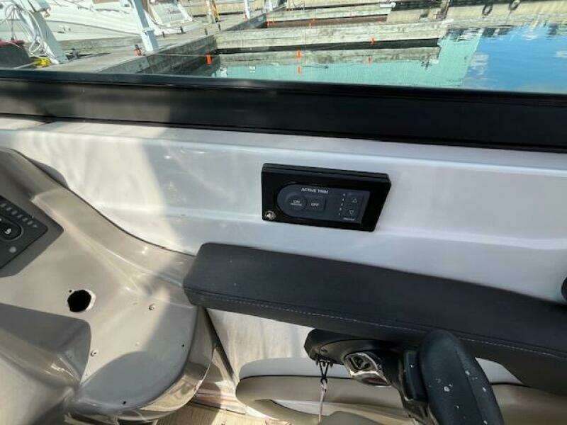26ft Rinker Yacht For Sale