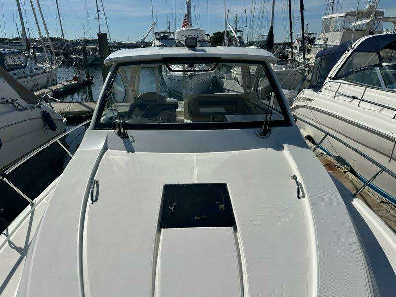 Wave Paver 35ft Pursuit Yacht For Sale