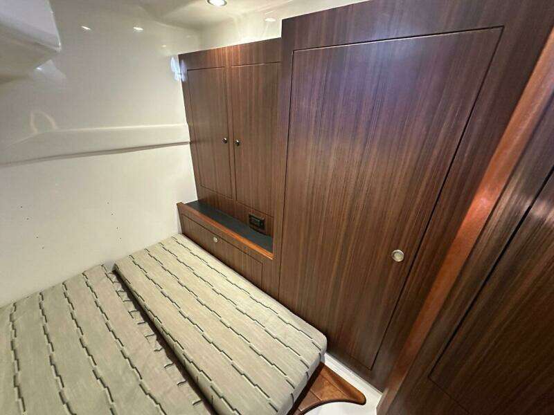 Wave Paver 35ft Pursuit Yacht For Sale
