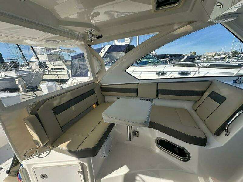 Wave Paver 35ft Pursuit Yacht For Sale