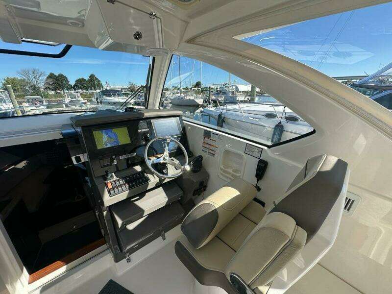Wave Paver 35ft Pursuit Yacht For Sale