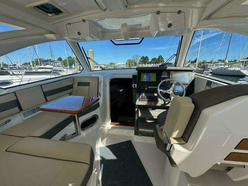 Wave Paver 35ft Pursuit Yacht For Sale