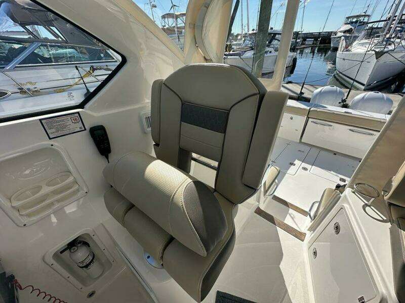 Wave Paver 35ft Pursuit Yacht For Sale