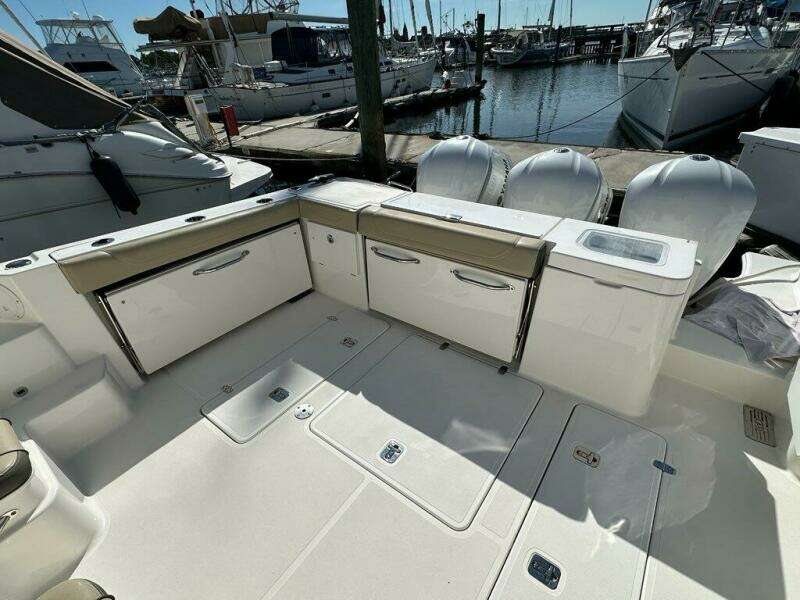 Wave Paver 35ft Pursuit Yacht For Sale