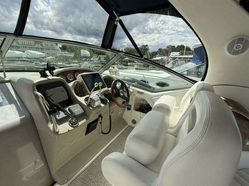 32ft Sea Ray Yacht For Sale