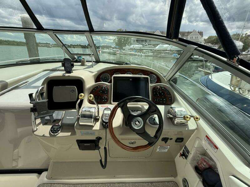 32ft Sea Ray Yacht For Sale