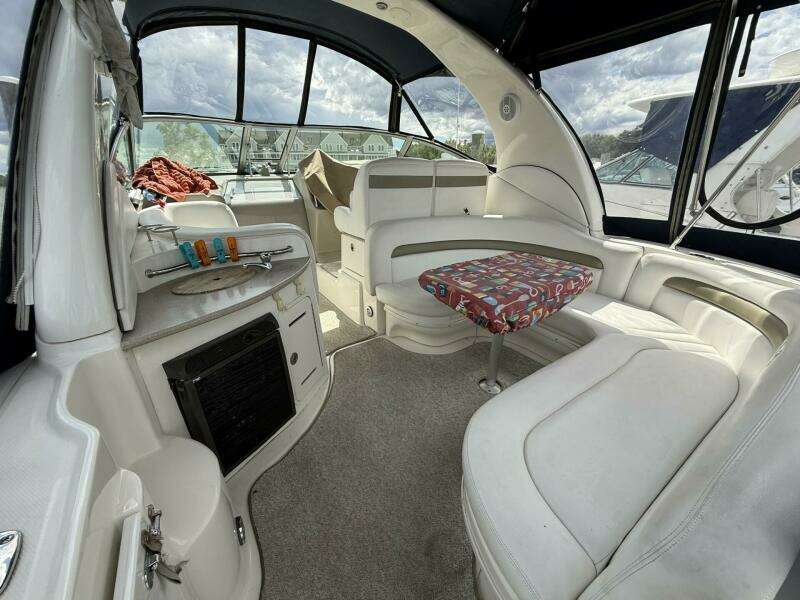 32ft Sea Ray Yacht For Sale